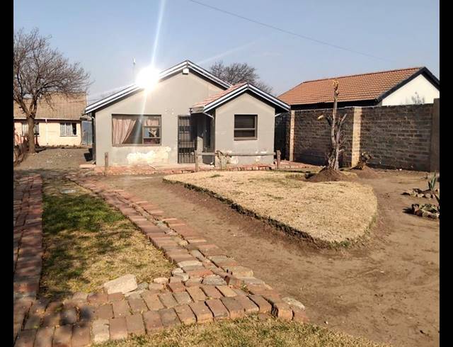 2 BEDROOM HOUSE FOR SALE IN MOROKA